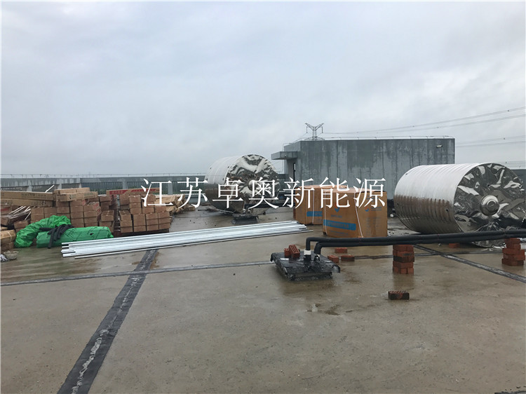 恭喜我公司承接丹陽宏福物流園15噸太陽能加空氣能熱水工程，已順利進場開始安裝。